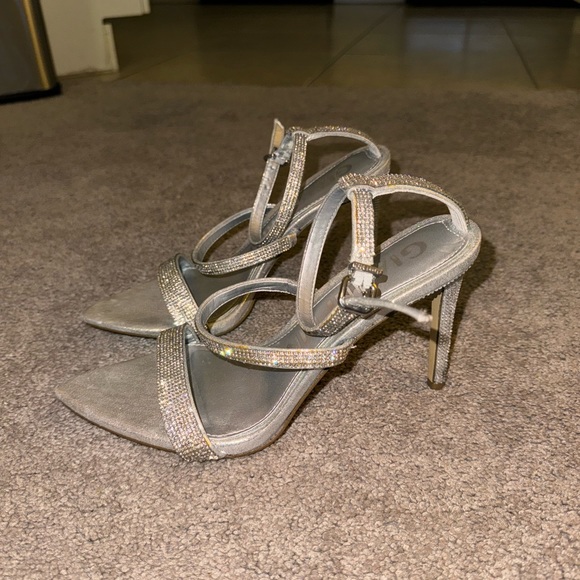Glamorous sparkly Gianni Bini 3 inch high heels. - Picture 3 of 4